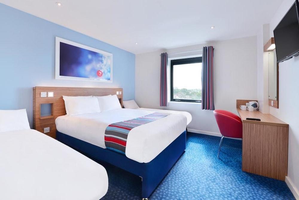Travelodge Manchester Central Salford  Exterior photo