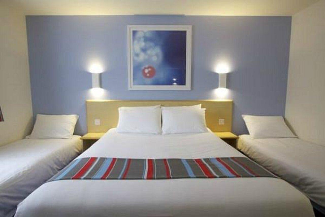 Travelodge Manchester Central Salford  Exterior photo