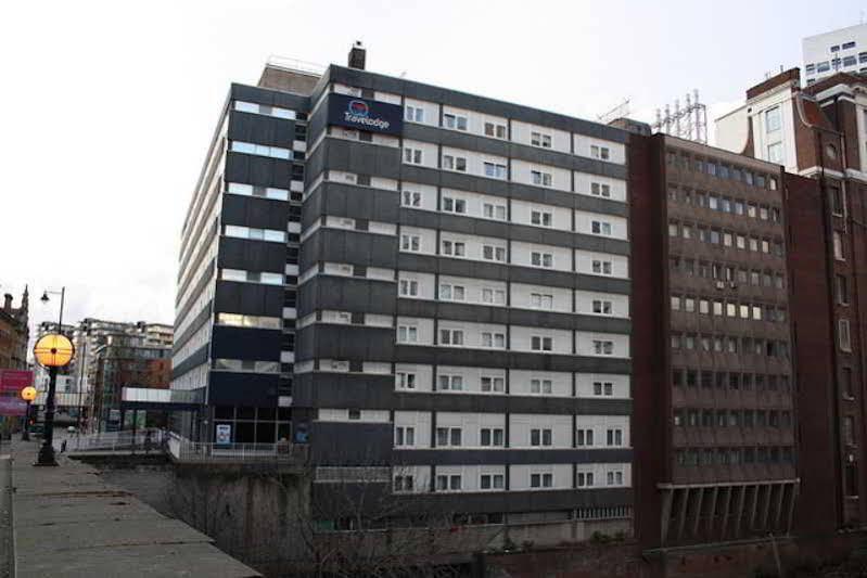 Travelodge Manchester Central Salford  Exterior photo