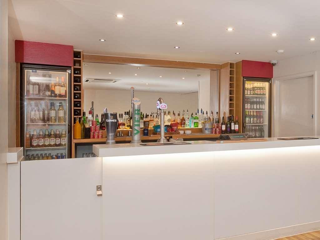 Travelodge Manchester Central Salford  Restaurant photo