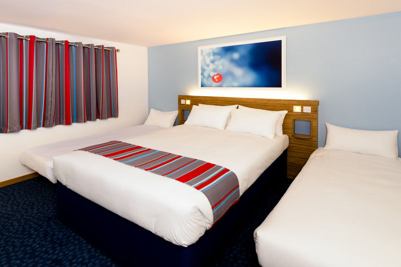Travelodge Manchester Central Salford  Exterior photo