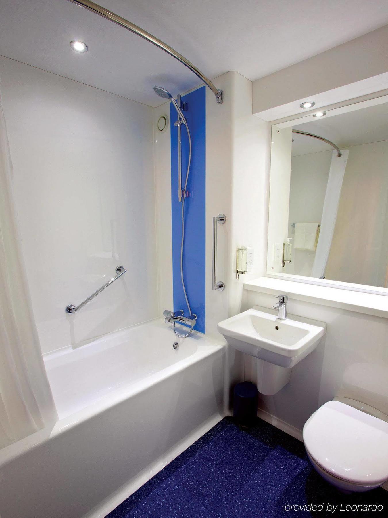 Travelodge Manchester Central Salford  Exterior photo