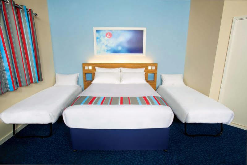 Travelodge Manchester Central Salford  Exterior photo