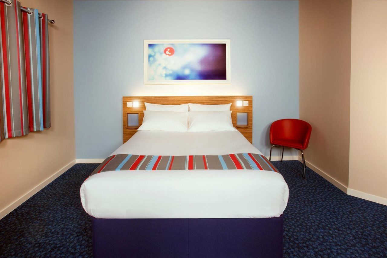 Travelodge Manchester Central Salford  Exterior photo